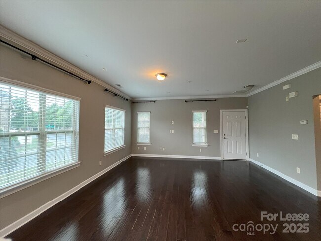 Building Photo - 15125 Jade St