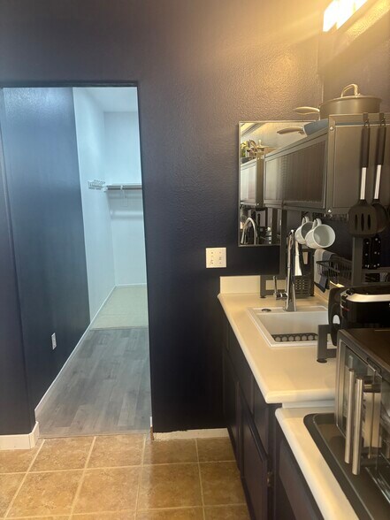 Building Photo - 30685 Desert Eagle Way