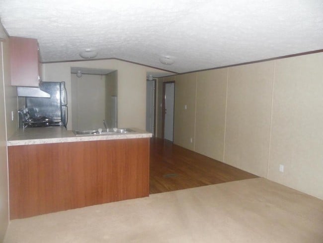 Building Photo - 20 Campground Ln