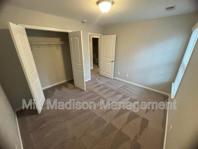 Building Photo - 115 Reese Way