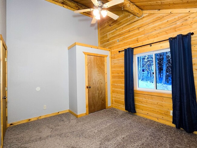 Building Photo - Secluded 2 Bed, 1 Bath Home in the hills!