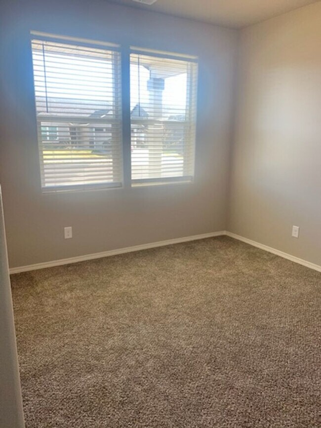 Building Photo - Beautiful 3 Bedroom Home in Moses Lake