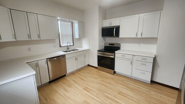 Building Photo - Rent your way to a brighter future!