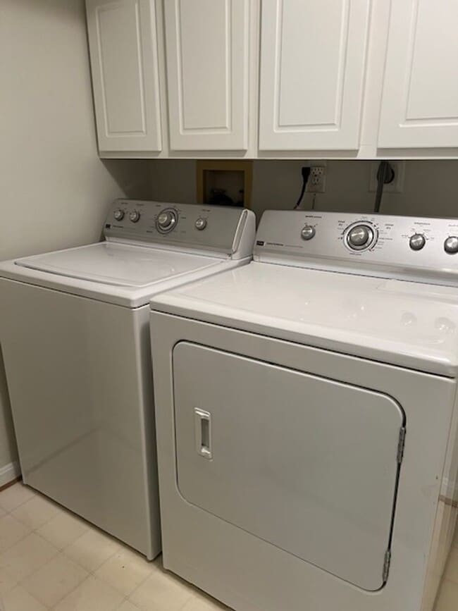 Building Photo - LUXURIOUS MAGRUDER BUILT TOWNHOME