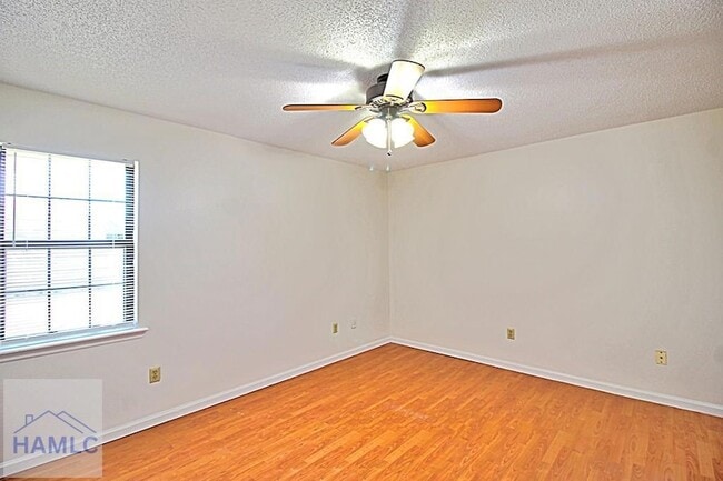 Building Photo - 915 Churchfield Dr