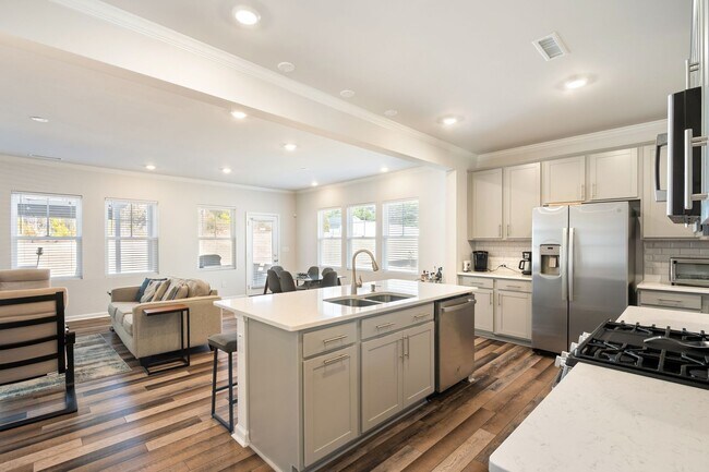 Building Photo - Bright, Spacious 3BR/2.5BA Home – Move-In Ready with Loft & Open Floor Plan