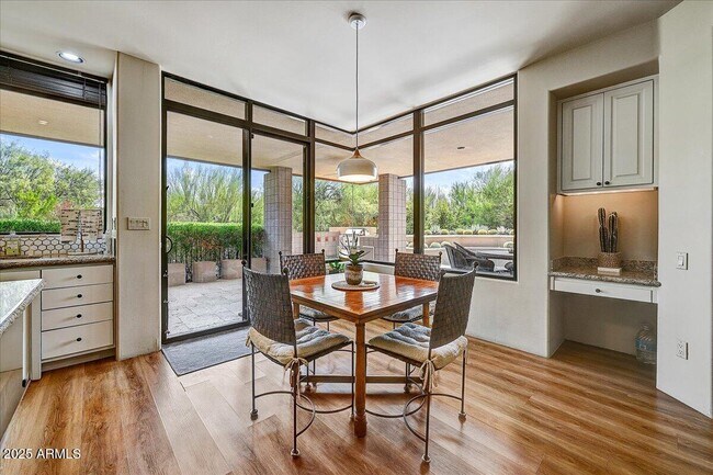 Building Photo - 10687 E Fernwood Ln