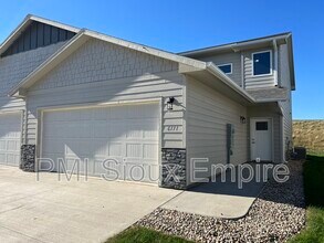 Building Photo - 6171 S Alki Pl