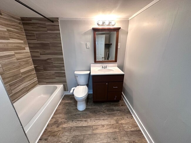 Building Photo - 3 Bedrooms, 1 Bathroom - North Rome House