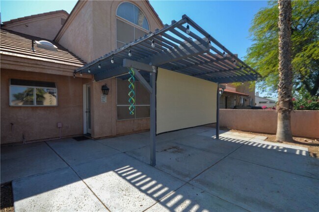 Building Photo - 2911 Country Club Dr