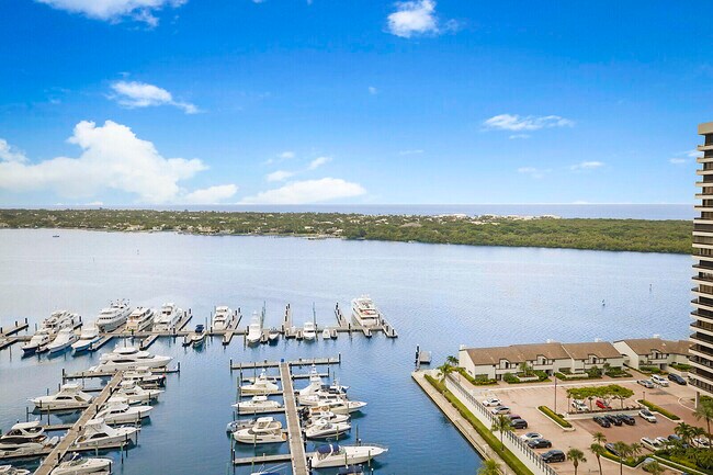 Building Photo - 115 Lakeshore 2149 Dr