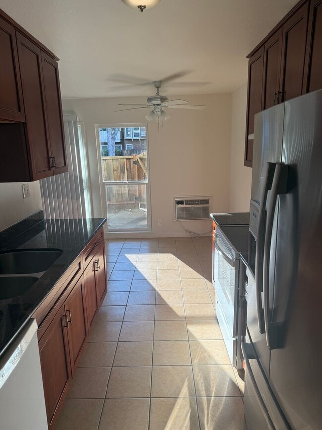 Building Photo - Charming 2-Bedroom Condo in Prime Walnut C...