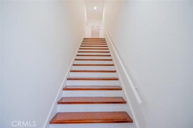 Building Photo - 418 N Hill Ave