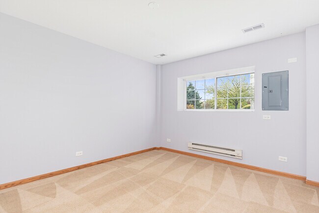 Building Photo - 562 Lincoln Station Dr