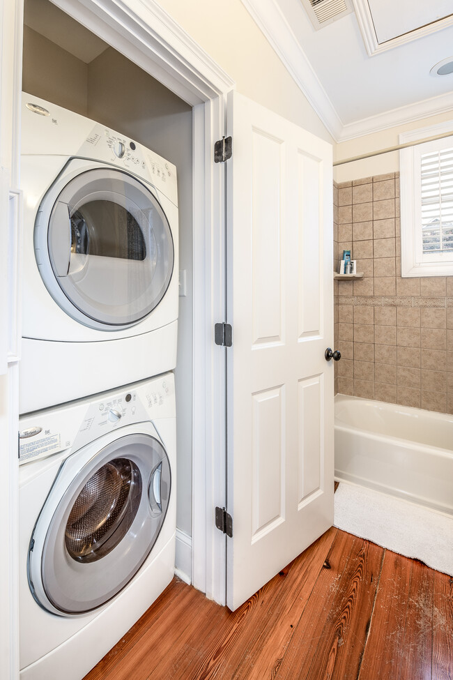 Washer/Dryer - 175 Wentworth St