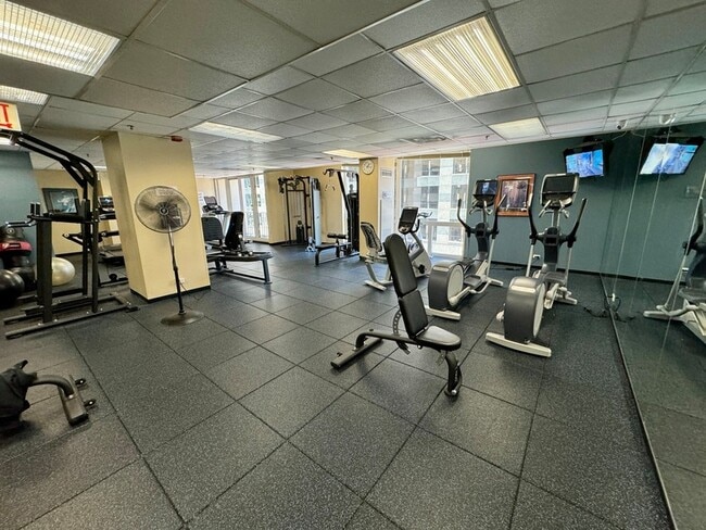 Building Photo - 200 N Dearborn St