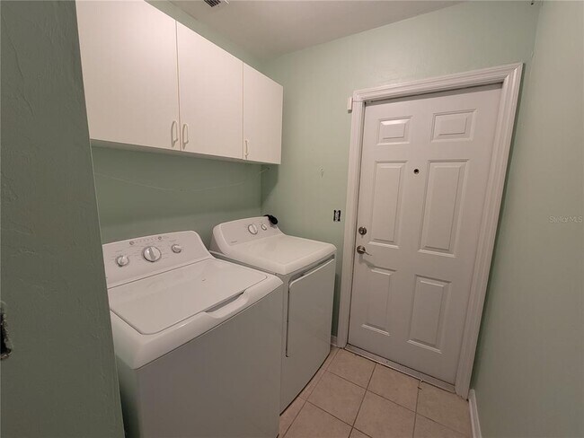 Building Photo - 2070 SW 42nd Ln