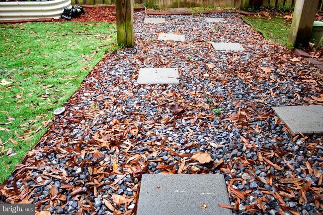 Building Photo - 2095 Pawlet Dr