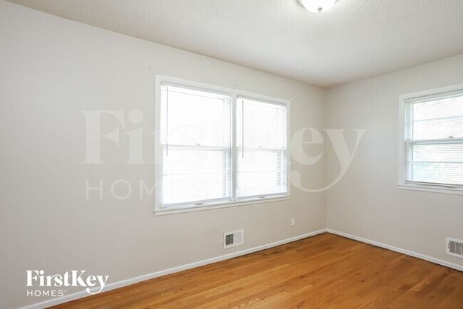 Building Photo - 1043 E Lexington Ave