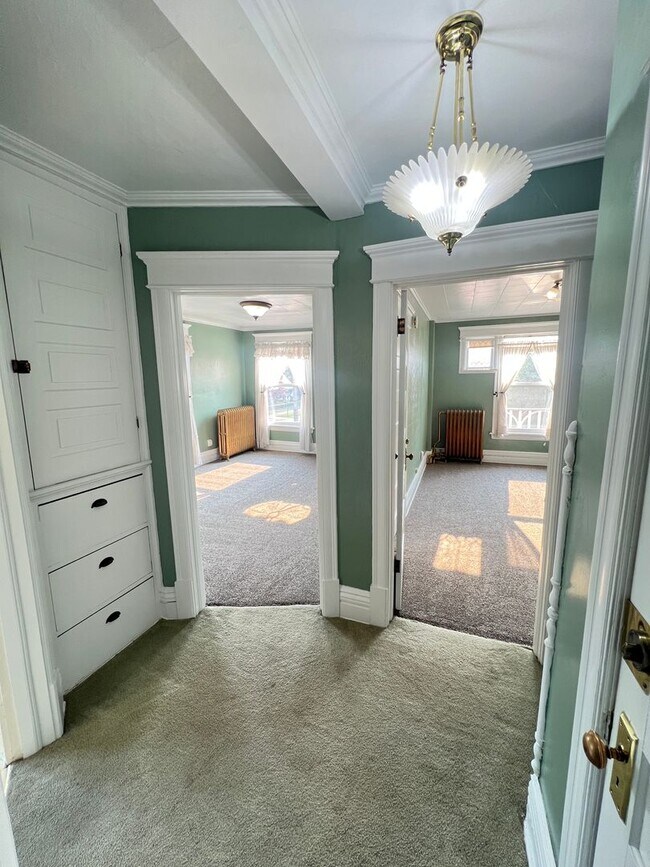 Building Photo - AVAILABLE JUNE - Upper 2 Bed 1 Bath Apt w/ Private Laundry