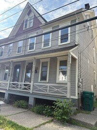 Building Photo - Large 3/4 Bedroom 1/2 Duplex in Stroudsburg borough!