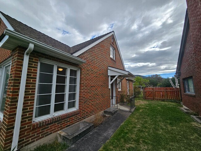 Building Photo - 303KENT