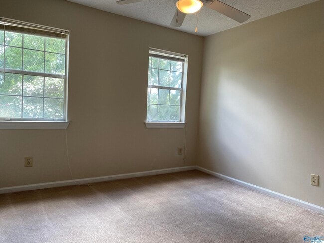 Building Photo - 524 SW Sussex Dr