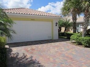 Building Photo - 11423 SW Pembroke Dr