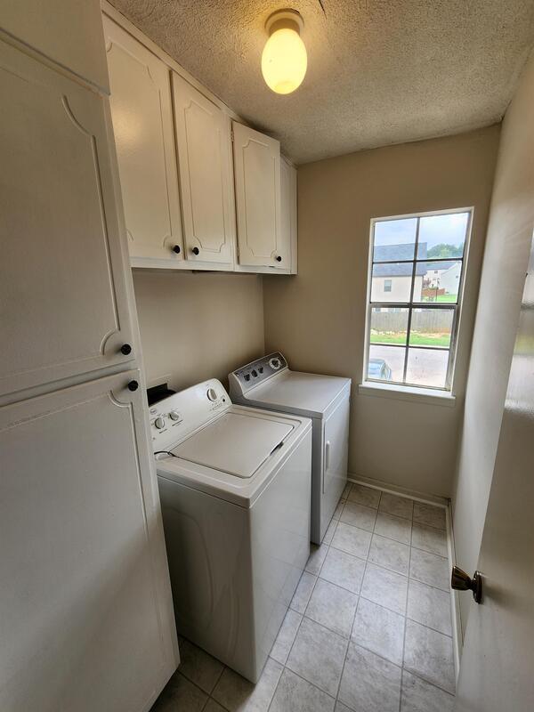Building Photo - 3250 Strawberry Ln