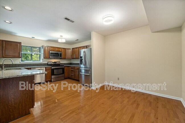 Building Photo - 1676 Royal Oak Ct