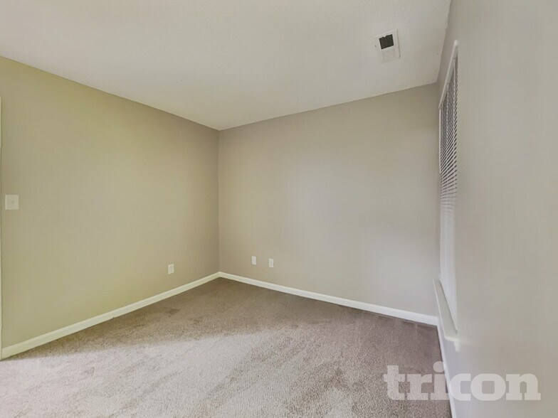 Building Photo - 9737 Aviary Hill Way