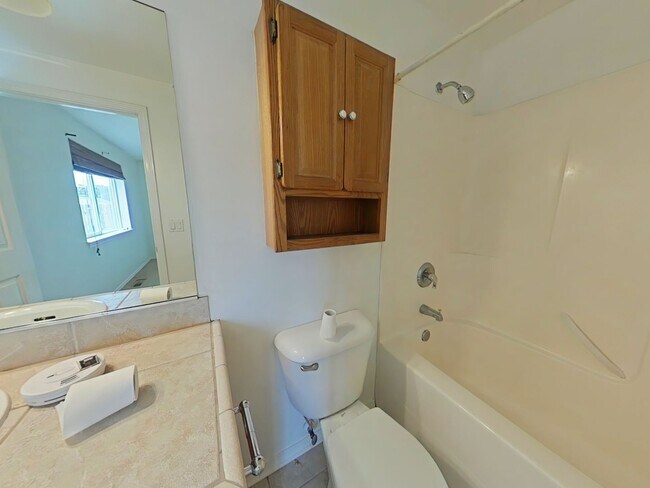 Building Photo - 3 Bedroom House ~ Albany