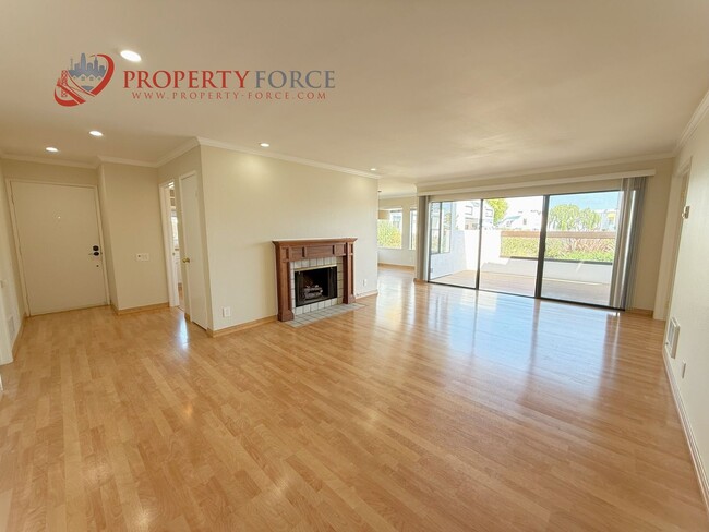 Building Photo - 870 Balboa Ln