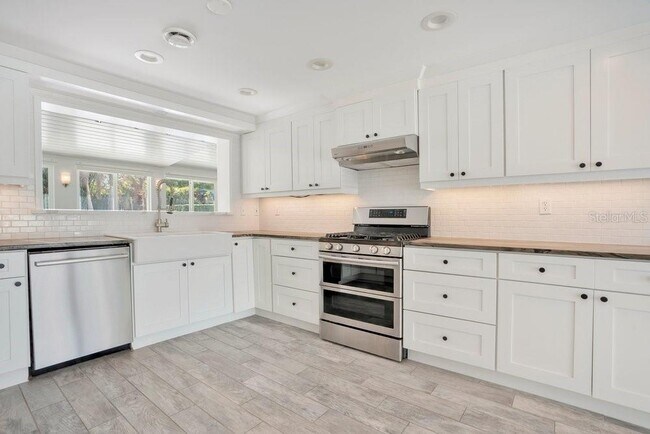 Building Photo - 812 East Blvd