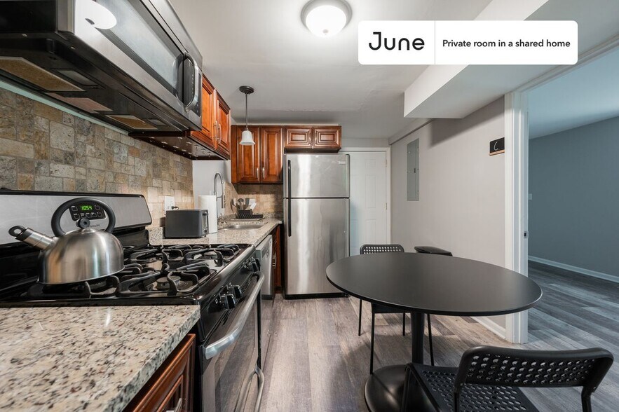 Building Photo - Room in Shared 3 bed/2 bath home
