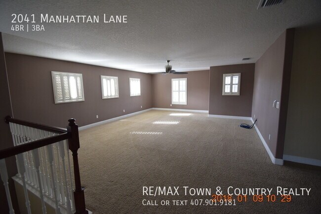 Building Photo - 2041 Manhattan Ln