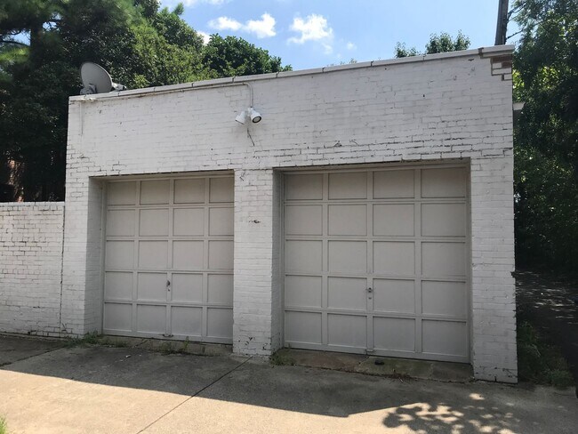 Building Photo - 338 N Columbus St