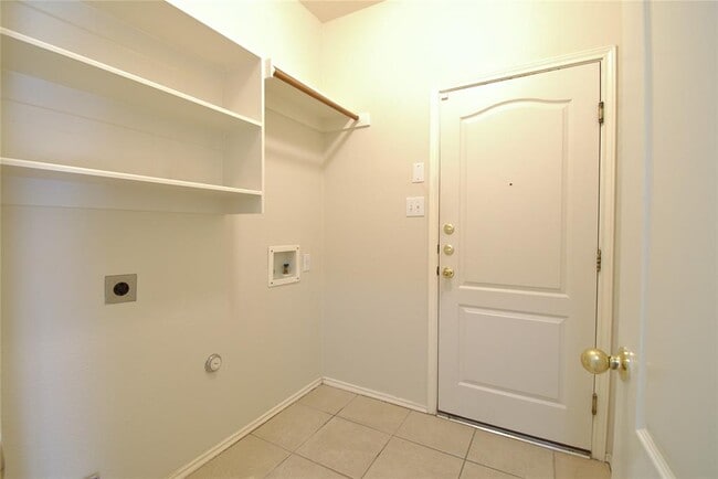 Building Photo - 123 Aguilar Dr