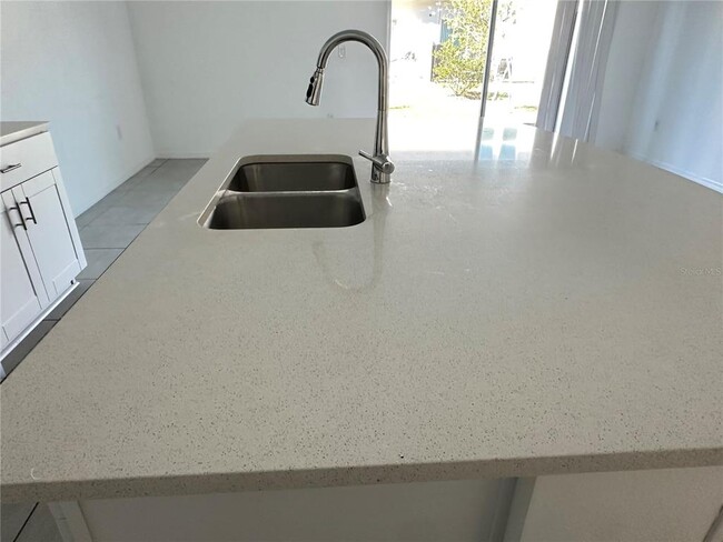 Building Photo - 2946 Canary Ave