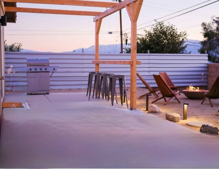Building Photo - 13609 Avenida La Vis