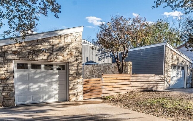 Building Photo - 916 Sirocco Dr