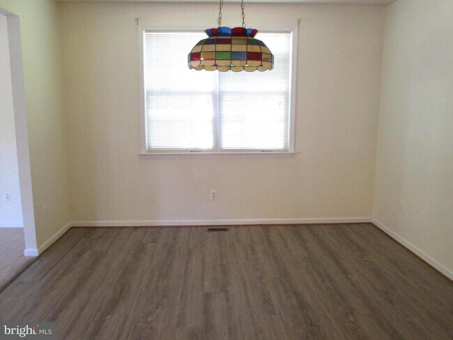 Building Photo - 1300 Treasure Dr