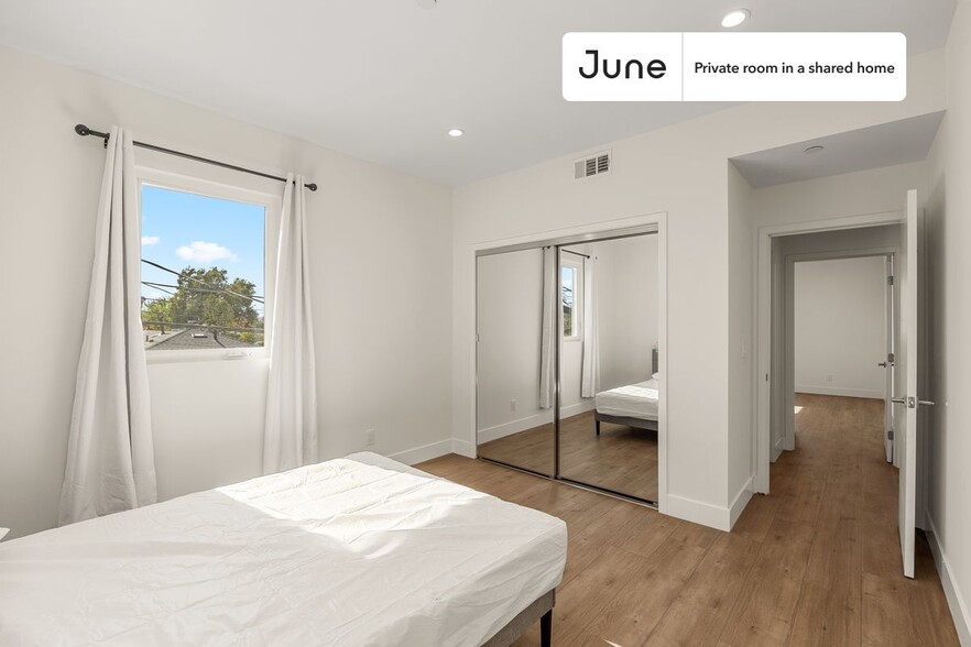Building Photo - Private bedroom in 4 bed/4 bath Home