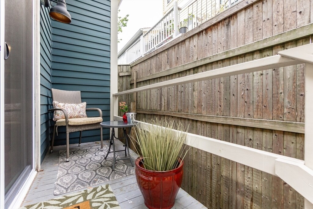 Building Photo - 69 Walker St