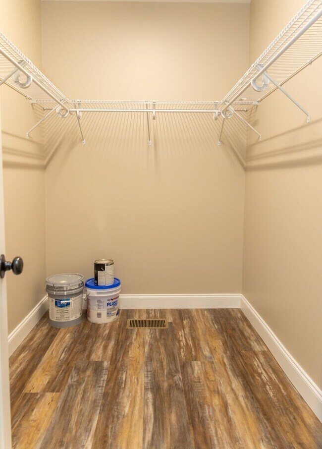 Building Photo - Condo Living 26 Hundred sq Ft!!