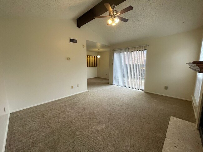 Building Photo - 1218 Royal Crest Dr