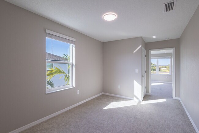 Building Photo - Gorgeous 3-Bed/2.5-Bath Townhome in Treves...