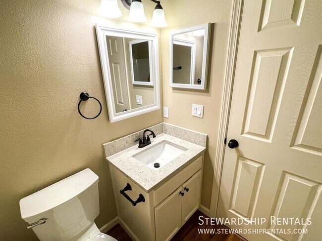 Building Photo - 618 Camden Ln