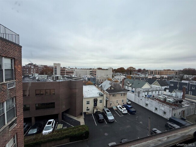 Building Photo - 190 1st St