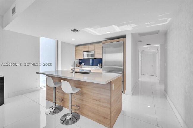 Building Photo - 16385 Biscayne Blvd